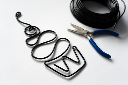 Cupcake Wire Wall Art – Handmade Kitchen & Cafe Decoration – Whimsical Aluminum Baking Wall Décor Gift