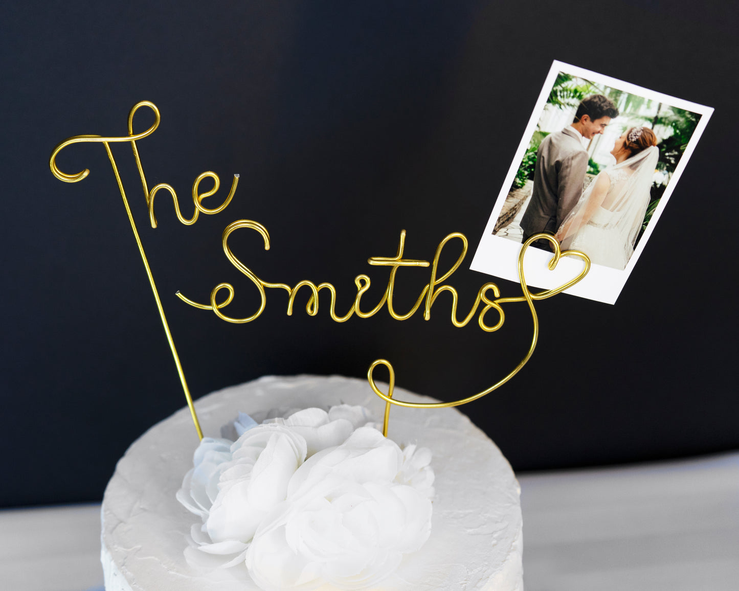 Custom Surname Wedding Cake Topper with Polaroid Photo Holder – Personalized Wire Cake Decoration – Handmade Wedding Keepsake Gift