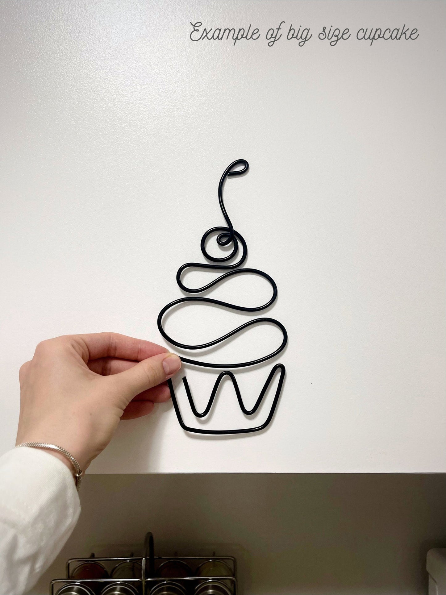 Cupcake Wire Wall Art – Handmade Kitchen & Cafe Decoration – Whimsical Aluminum Baking Wall Décor Gift